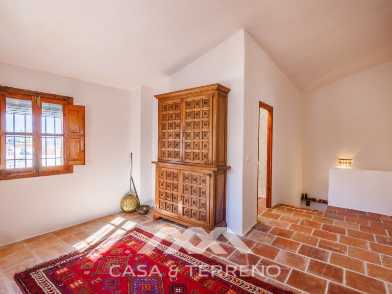 2 bedroom Semi-detached Villa for sale in Comares with pool - € 299,000 (Ref: 9659316)