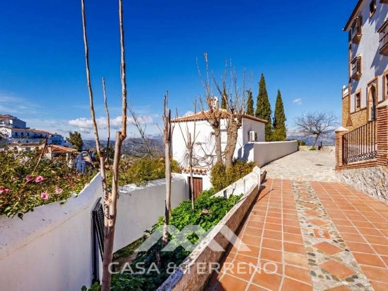 2 bedroom Semi-detached Villa for sale in Comares with pool - € 299,000 (Ref: 9659316)