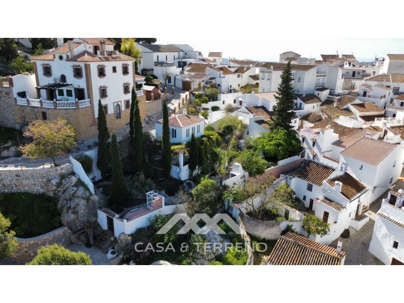 2 bedroom Semi-detached Villa for sale in Comares with pool - € 299,000 (Ref: 9659316)