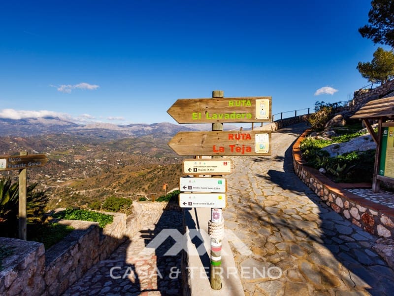 6 slaapkamer Huis te koop in Comares - € 900.000 (Ref: 9661920)