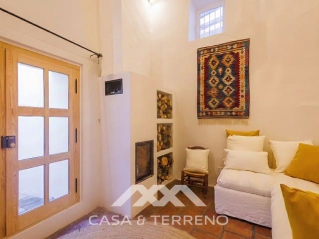 6 bedroom Townhouse for sale in Comares with pool - € 820,000 (Ref: 9661920)