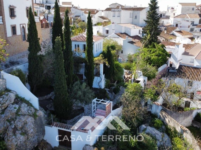 6 bedroom Townhouse for sale in Comares with pool - € 820,000 (Ref: 9661920)