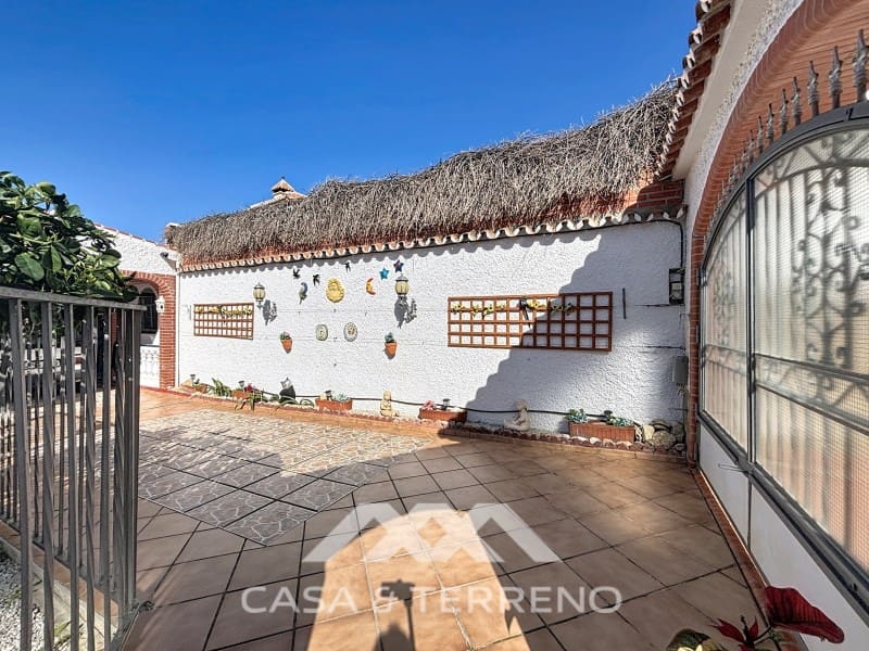 3 Zimmer Villa zu verkaufen in Mezquitilla mit Pool Garage - 495.000 € (Ref: 9666391)