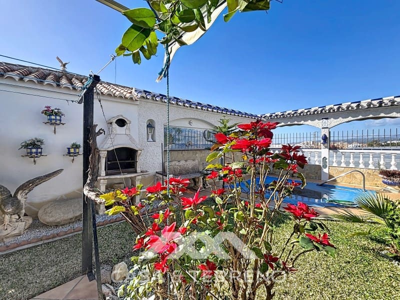 3 Zimmer Villa zu verkaufen in Mezquitilla mit Pool Garage - 495.000 € (Ref: 9666391)