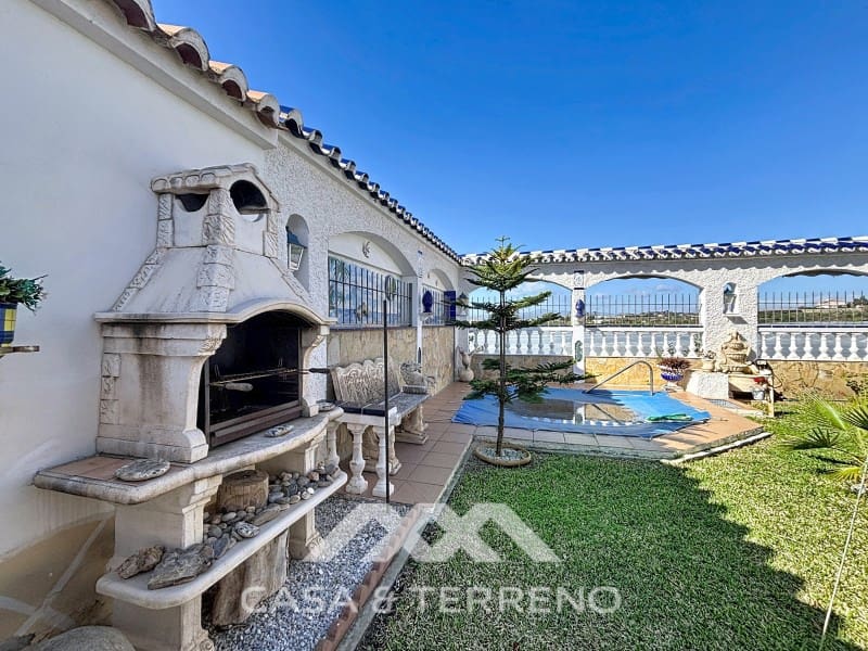 3 Zimmer Villa zu verkaufen in Mezquitilla mit Pool Garage - 495.000 € (Ref: 9666391)