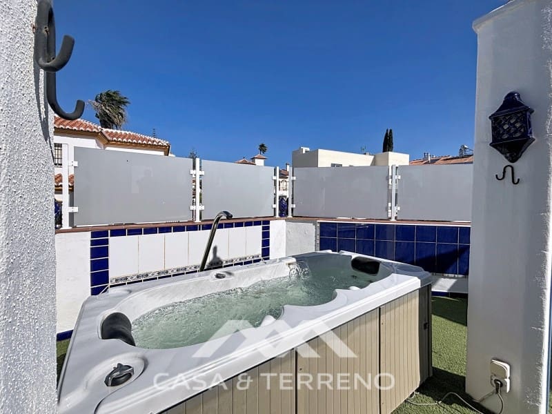 3 Zimmer Villa zu verkaufen in Mezquitilla mit Pool Garage - 495.000 € (Ref: 9666391)