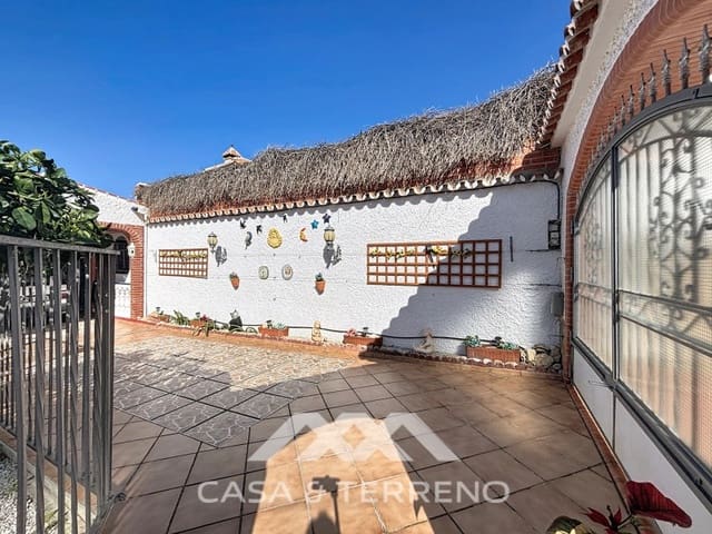 3 soveværelse Villa til salg i Mezquitilla, Vélez-Málaga med swimmingpool garage - € 495.000 (Ref: 9666391)