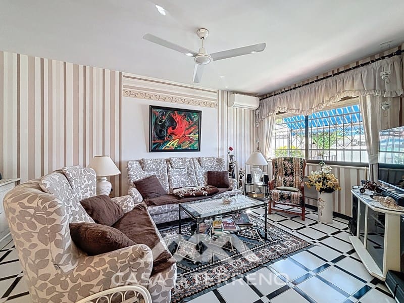 3 Zimmer Villa zu verkaufen in Mezquitilla mit Pool Garage - 495.000 € (Ref: 9666391)