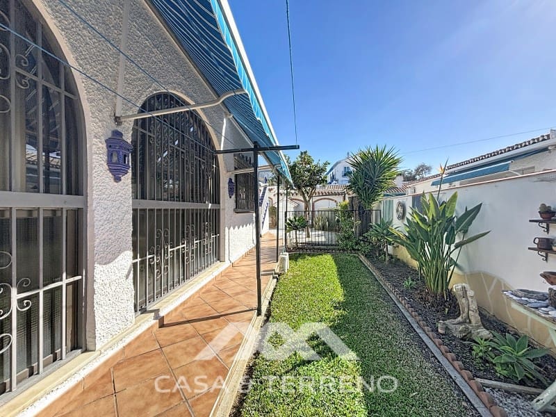 3 Zimmer Villa zu verkaufen in Mezquitilla mit Pool Garage - 495.000 € (Ref: 9666391)