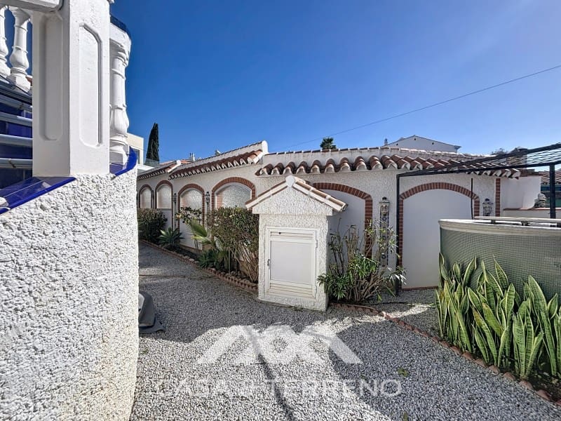 3 Zimmer Villa zu verkaufen in Mezquitilla mit Pool Garage - 495.000 € (Ref: 9666391)