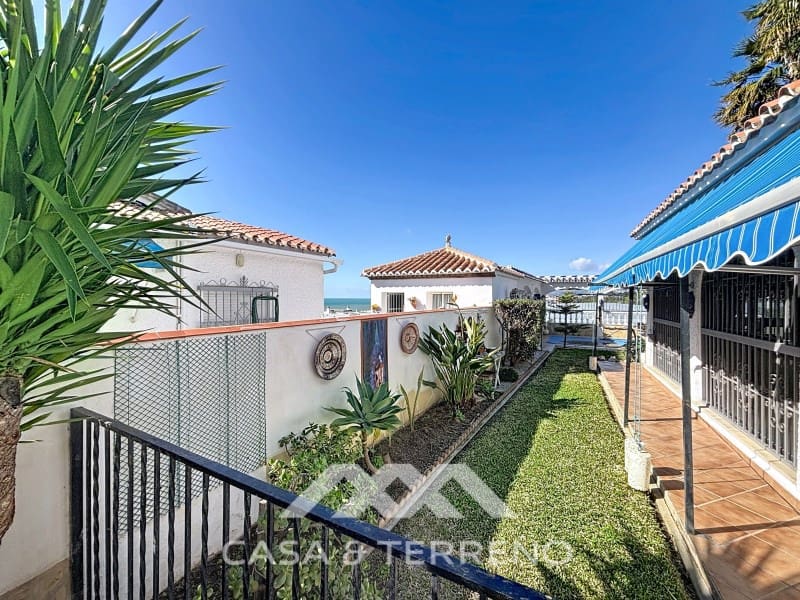 3 Zimmer Villa zu verkaufen in Mezquitilla mit Pool Garage - 495.000 € (Ref: 9666391)