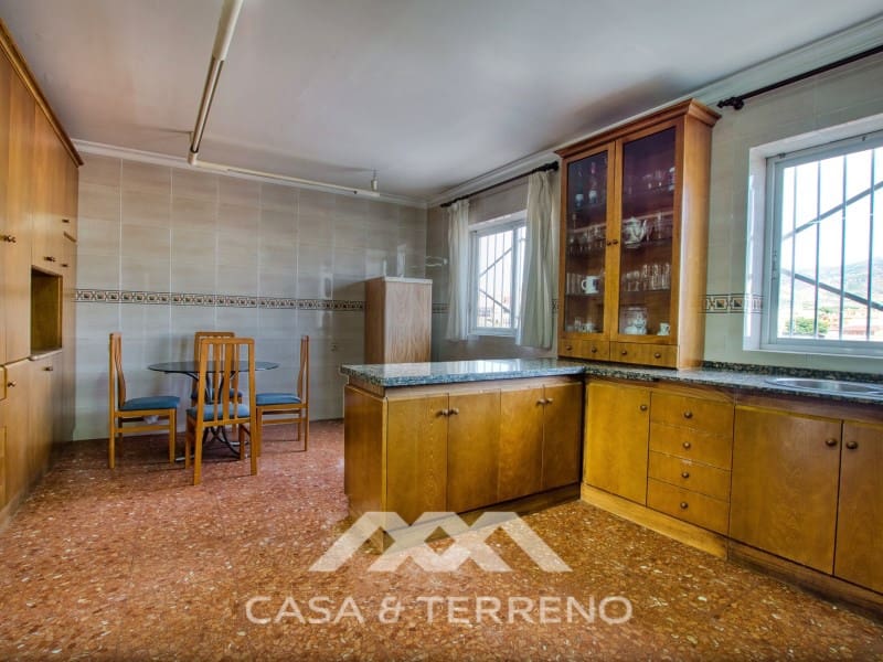 Commerciale in vendita in Velez-Malaga con garage - 850.000 € (Rif: 9690529)