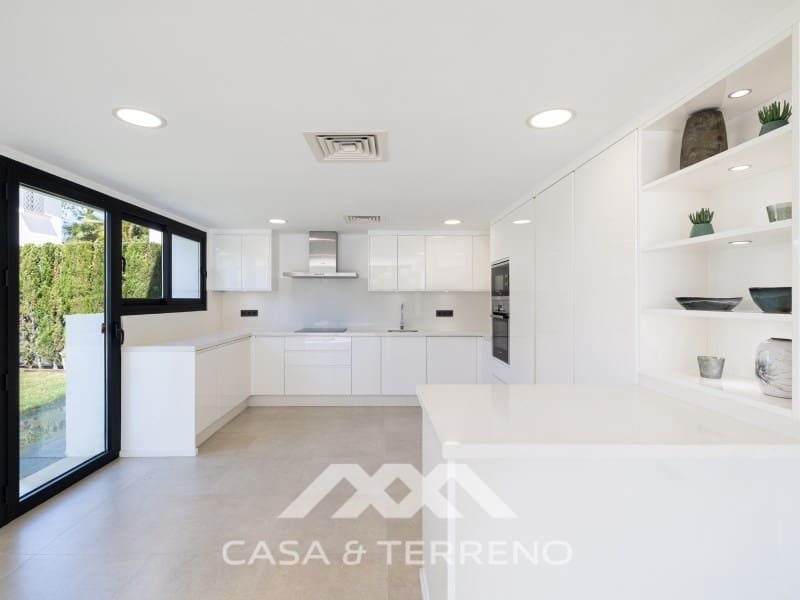 4 quarto Moradia para venda em San Pedro de Alcantara com piscina garagem - 2 495 000 € (Ref: 9695259)