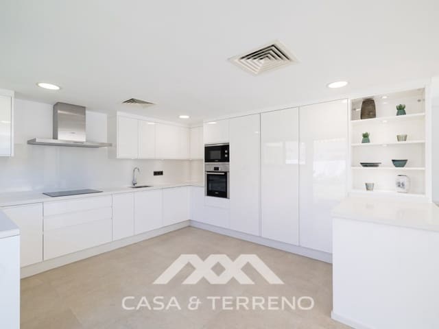 4 quarto Moradia para venda em San Pedro de Alcántara Pueblo, Marbella com piscina garagem - 2 495 000 € (Ref: 9695259)