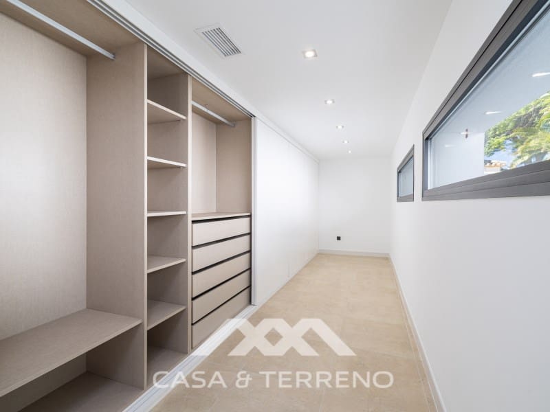 4 quarto Moradia para venda em San Pedro de Alcantara com piscina garagem - 2 495 000 € (Ref: 9695259)