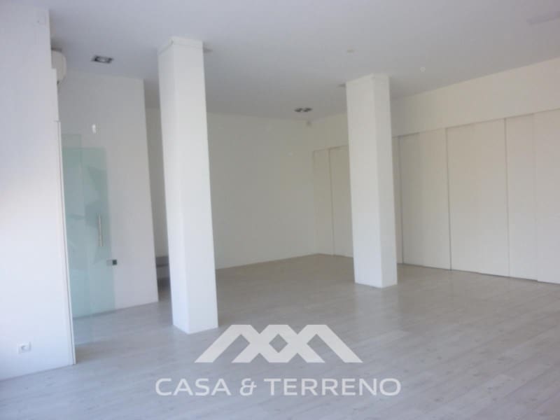 Kommersiell til salgs i Torre del Mar - € 199 000 (Ref: 9695260)