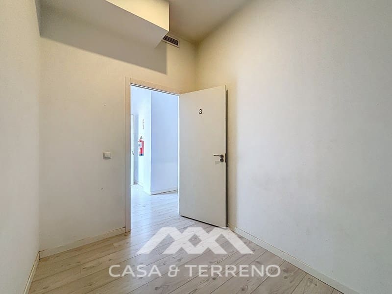 Kommersiell til salgs i Torre del Mar - € 199 000 (Ref: 9695260)