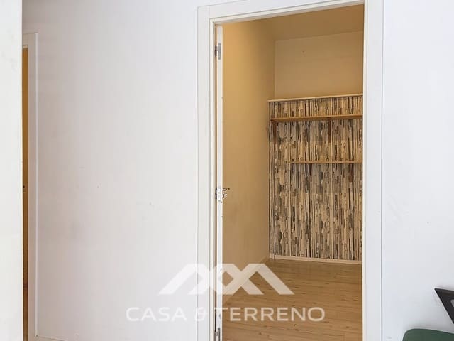 Commercial for sale in Torre del Mar, Vélez-Málaga - € 199,000 (Ref: 9695260)