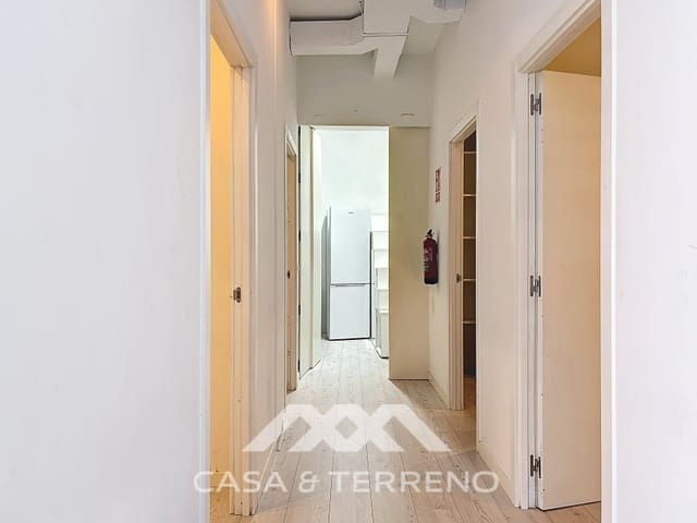 Commercial for sale in Torre del Mar, Vélez-Málaga - € 199,000 (Ref: 9695260)