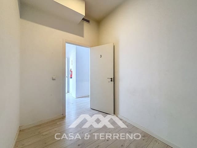 Commercial for sale in Torre del Mar, Vélez-Málaga - € 199,000 (Ref: 9695260)