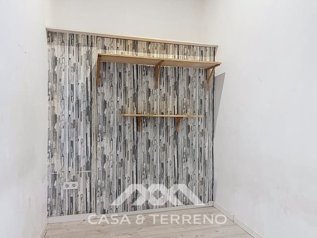 Commercial for sale in Torre del Mar, Vélez-Málaga - € 199,000 (Ref: 9695260)