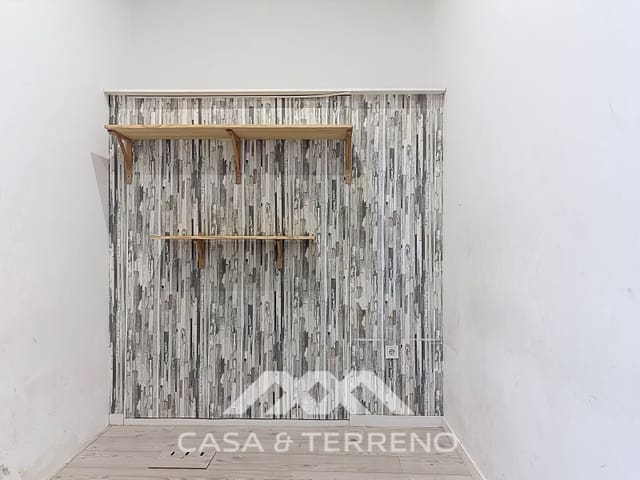 Commercial for sale in Torre del Mar, Vélez-Málaga - € 199,000 (Ref: 9695260)