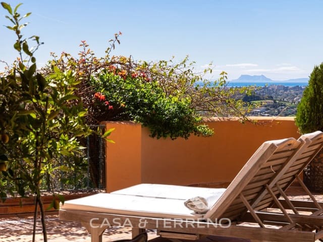 3 bedroom Apartment for sale in Las Brisas, Marbella with pool - € 2,150,000 (Ref: 9695262)