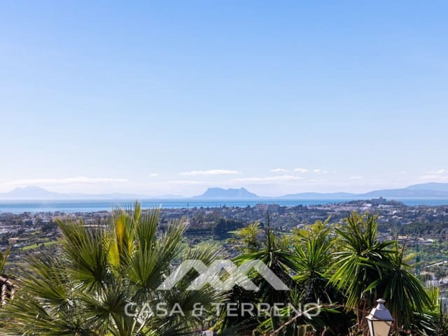 3 bedroom Apartment for sale in Las Brisas, Marbella with pool - € 2,150,000 (Ref: 9695262)