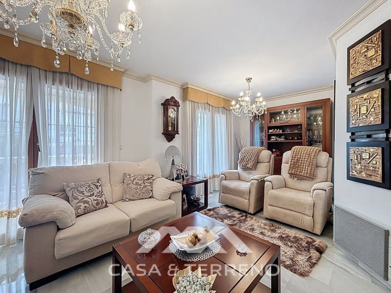 Pareado de 4 habitaciones en Torre del Mar en venta con piscina - 765.000 € (Ref: 9719824)