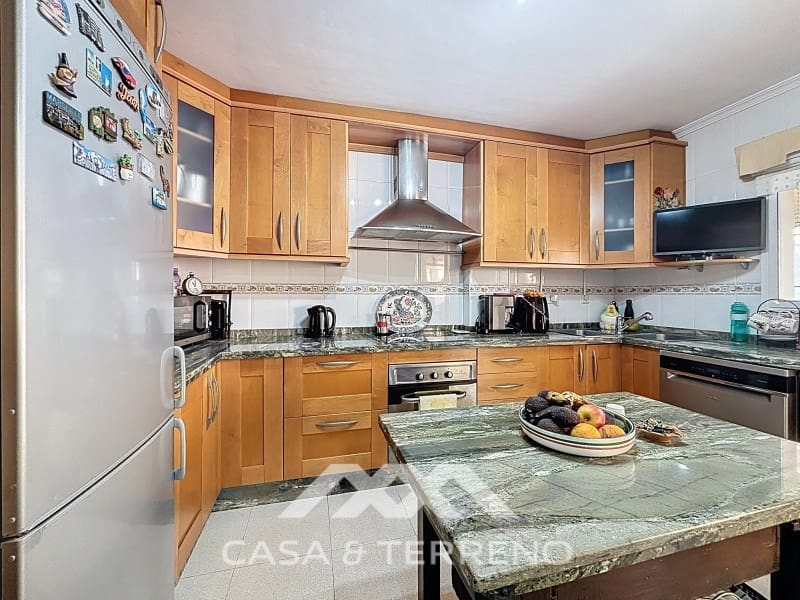 Pareado de 4 habitaciones en Torre del Mar en venta con piscina - 765.000 € (Ref: 9719824)