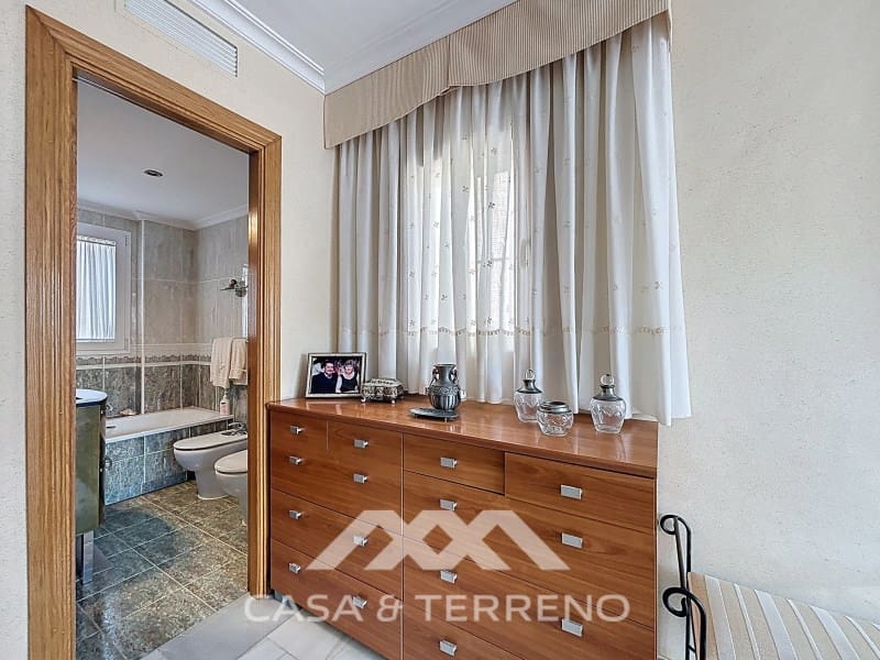 Pareado de 4 habitaciones en Torre del Mar en venta con piscina - 765.000 € (Ref: 9719824)