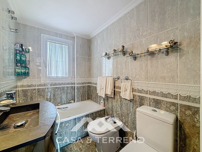 Pareado de 4 habitaciones en Torre del Mar en venta con piscina - 765.000 € (Ref: 9719824)