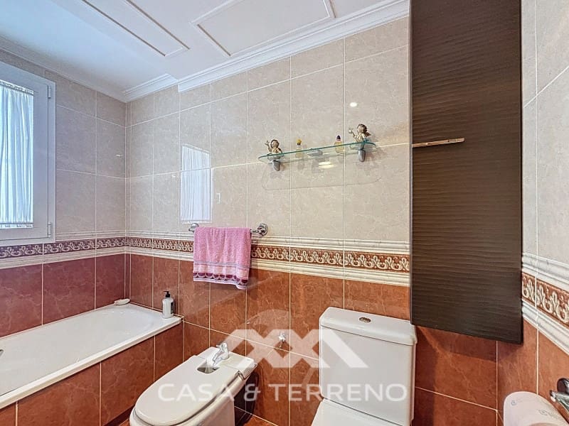 Pareado de 4 habitaciones en Torre del Mar en venta con piscina - 765.000 € (Ref: 9719824)