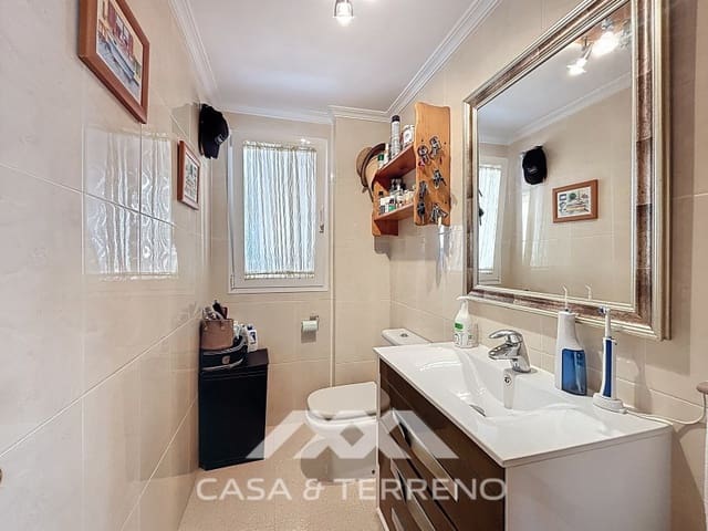 Pareado de 4 habitaciones en Torre del Mar, Vélez-Málaga en venta con piscina - 765.000 € (Ref: 9719824)