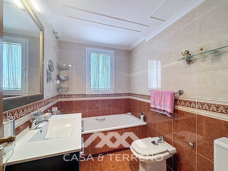 Pareado de 4 habitaciones en Torre del Mar en venta con piscina - 765.000 € (Ref: 9719824)