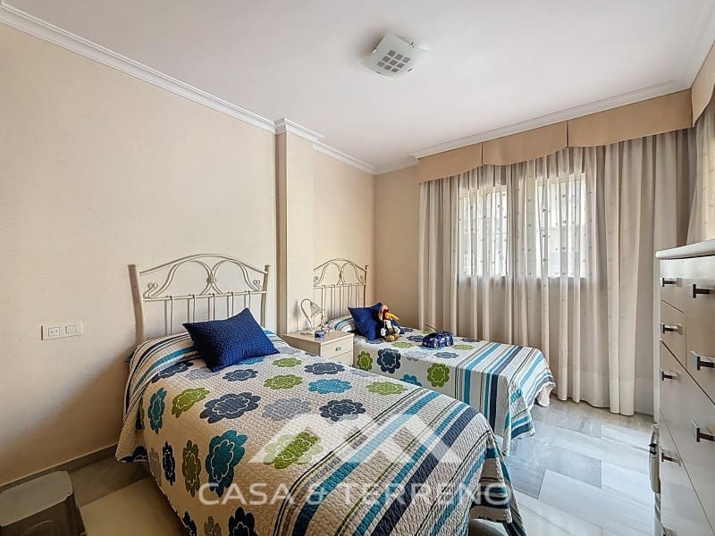 Pareado de 4 habitaciones en Torre del Mar en venta con piscina - 765.000 € (Ref: 9719824)