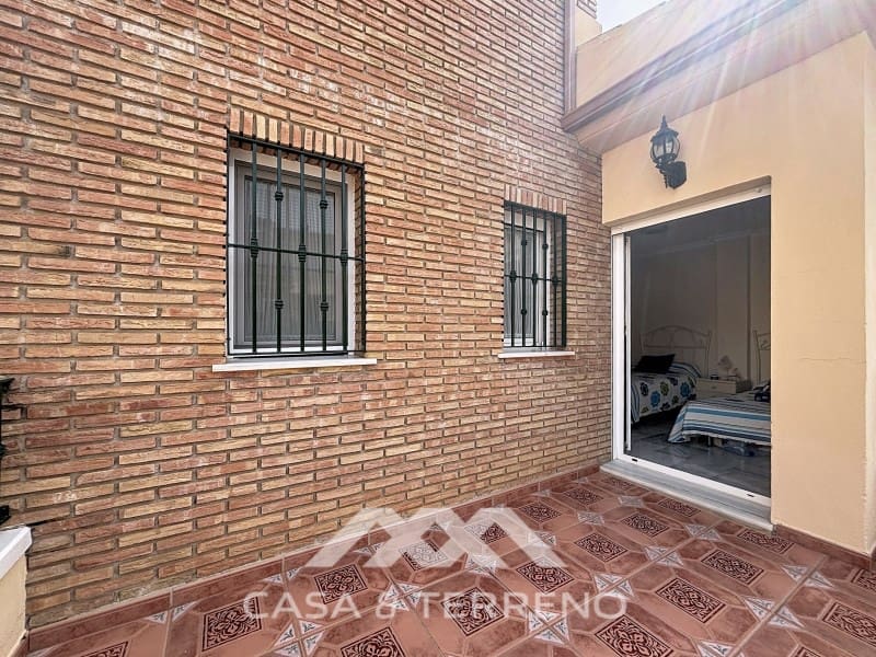 Pareado de 4 habitaciones en Torre del Mar en venta con piscina - 765.000 € (Ref: 9719824)