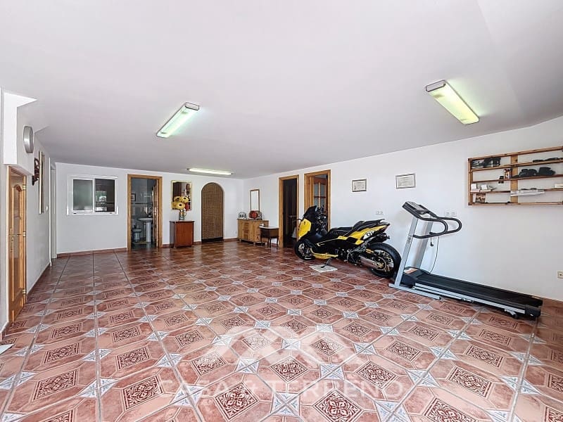 Pareado de 4 habitaciones en Torre del Mar en venta con piscina - 765.000 € (Ref: 9719824)