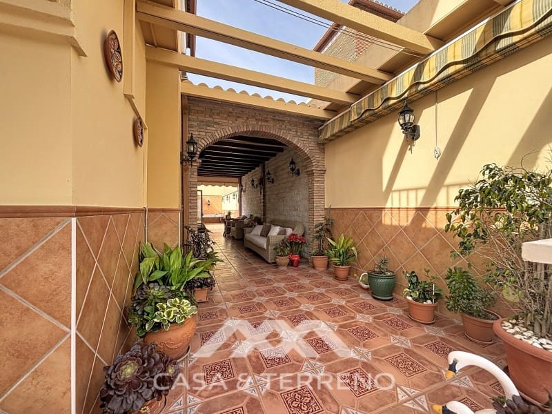 Pareado de 4 habitaciones en Torre del Mar en venta con piscina - 765.000 € (Ref: 9719824)