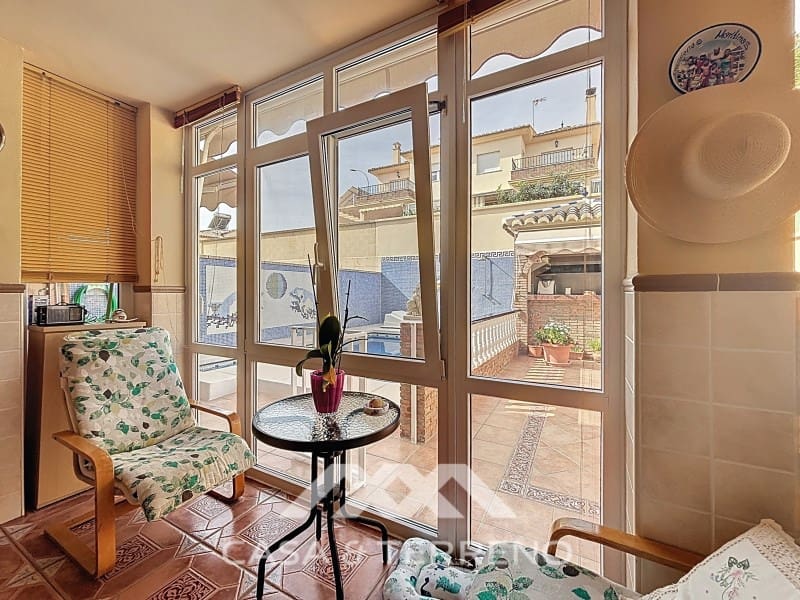 Pareado de 4 habitaciones en Torre del Mar en venta con piscina - 765.000 € (Ref: 9719824)