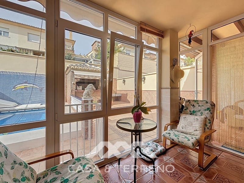 Pareado de 4 habitaciones en Torre del Mar en venta con piscina - 765.000 € (Ref: 9719824)