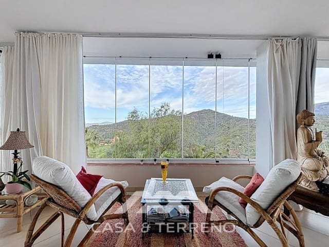 6 soveværelse Villa til salg i Sayalonga med swimmingpool - € 890.000 (Ref: 9719825)