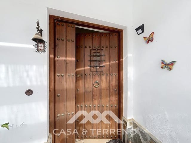 6 soveværelse Villa til salg i Sayalonga med swimmingpool - € 890.000 (Ref: 9719825)