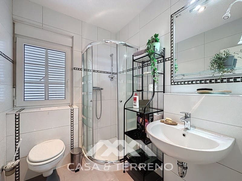 6 soveværelse Villa til salg i Sayalonga med swimmingpool - € 890.000 (Ref: 9719825)