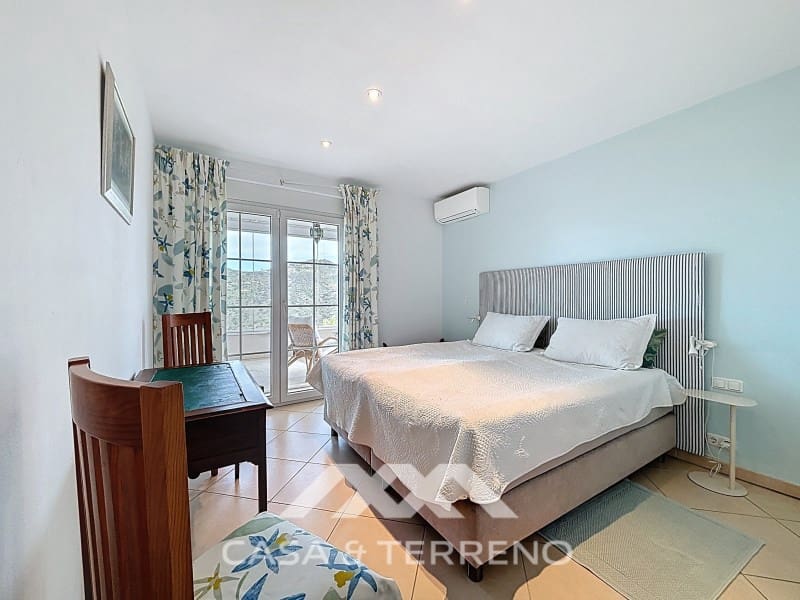 6 soveværelse Villa til salg i Sayalonga med swimmingpool - € 890.000 (Ref: 9719825)