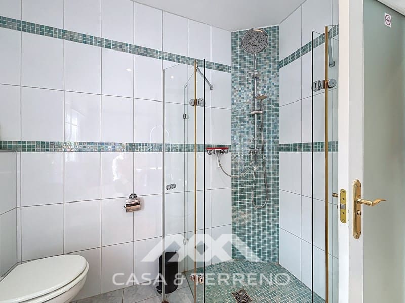 6 soveværelse Villa til salg i Sayalonga med swimmingpool - € 890.000 (Ref: 9719825)