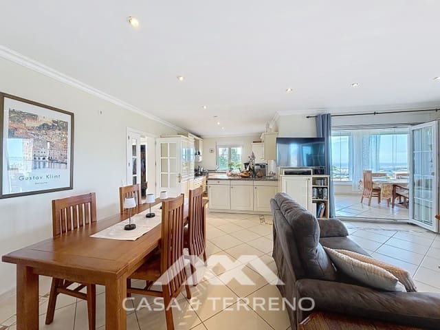 6 soveværelse Villa til salg i Sayalonga med swimmingpool - € 890.000 (Ref: 9719825)