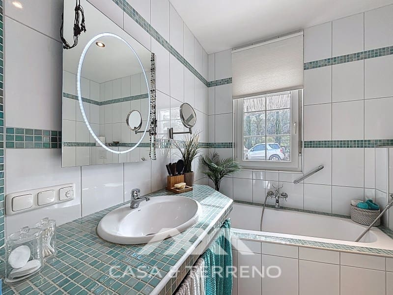 6 soveværelse Villa til salg i Sayalonga med swimmingpool - € 890.000 (Ref: 9719825)