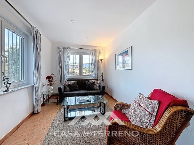 6 soveværelse Villa til salg i Sayalonga med swimmingpool - € 890.000 (Ref: 9719825)