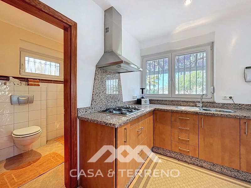 6 soveværelse Villa til salg i Sayalonga med swimmingpool - € 890.000 (Ref: 9719825)